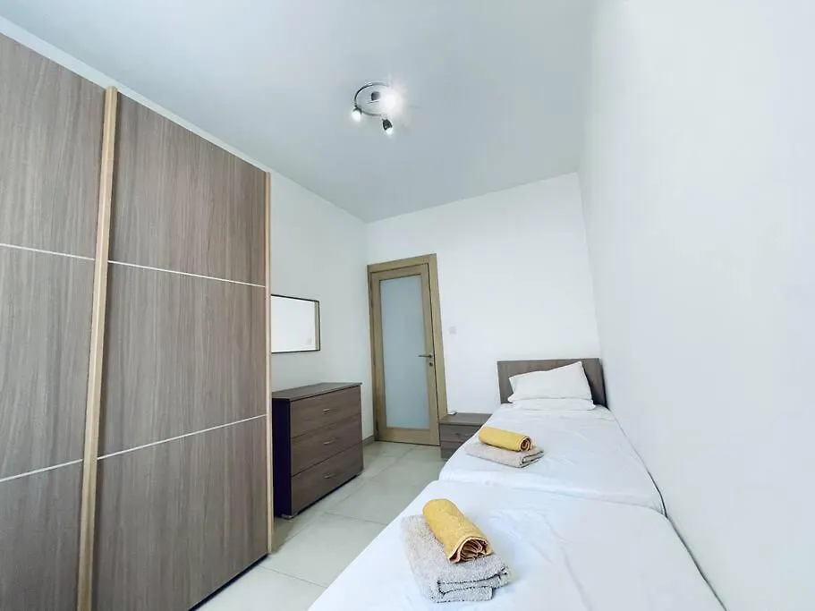 Stylish Modern Central Apartment 4 Paceville Saint Julian's