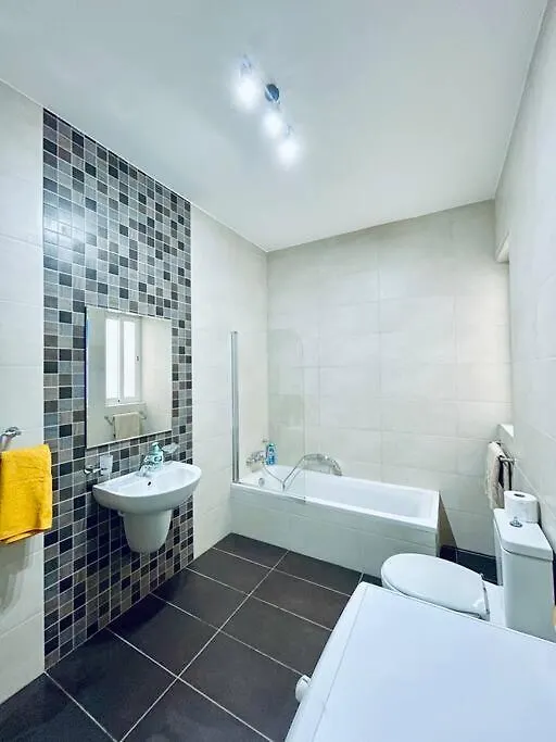 Stylish Modern Central Apartment 4 Paceville Saint Julian's