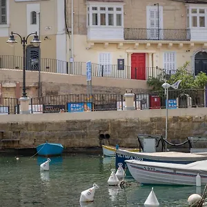 The Rose San Ġiljan